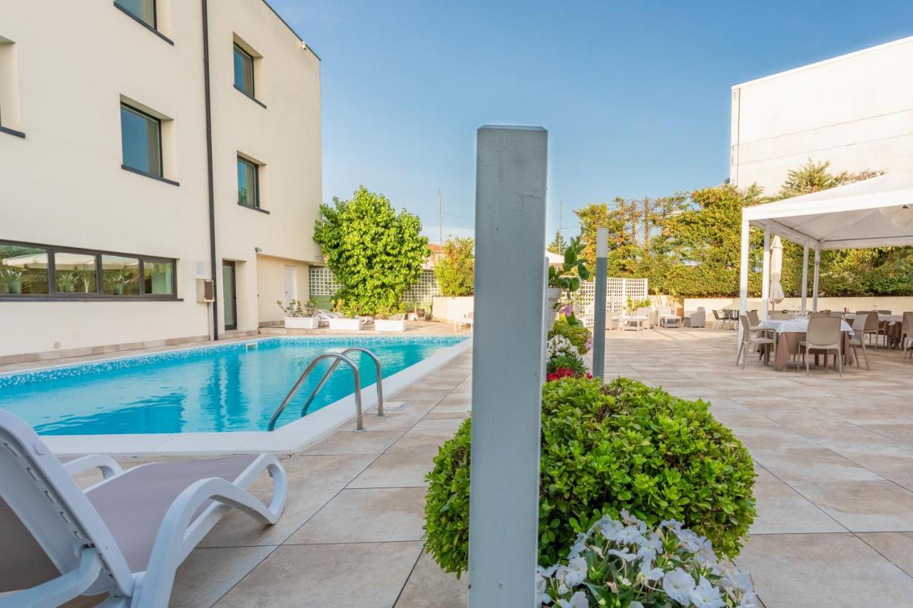 Hotel Concorde Camerano Exterior photo