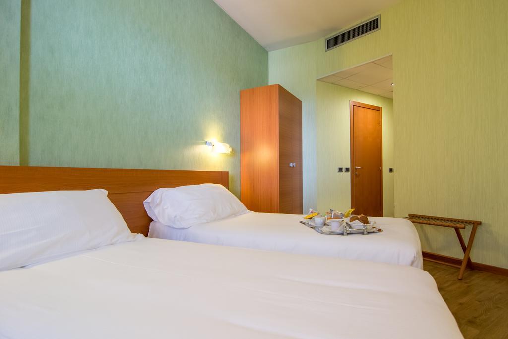 Hotel Concorde Camerano Exterior photo