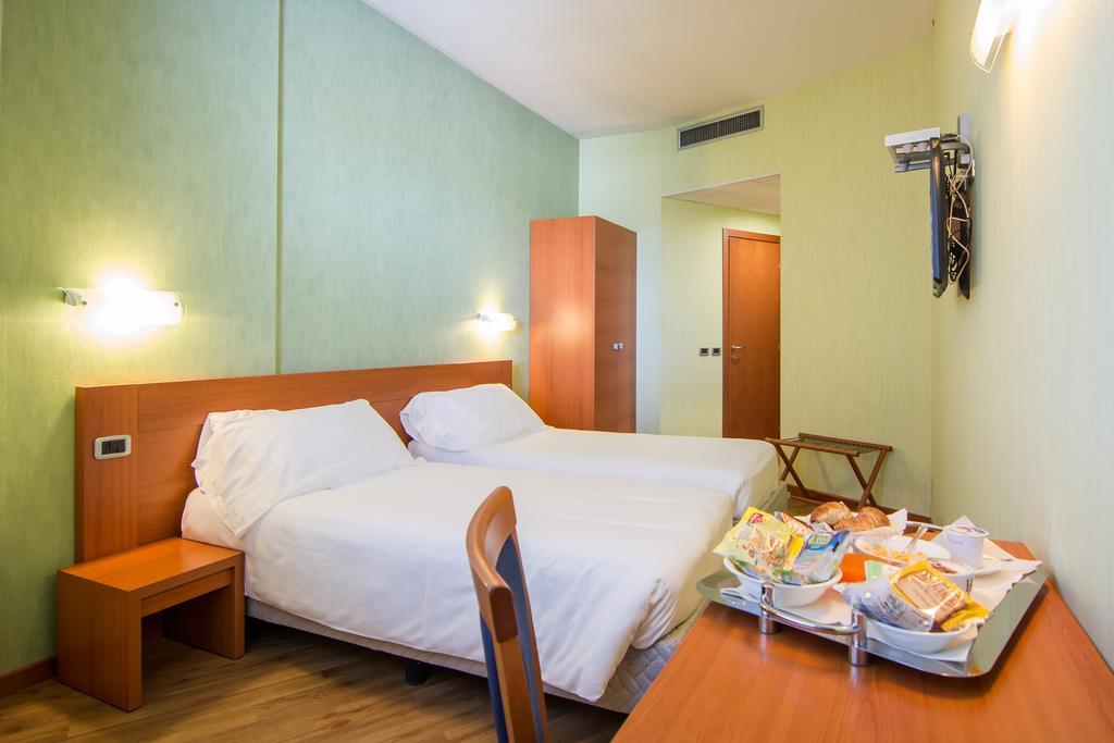 Hotel Concorde Camerano Exterior photo